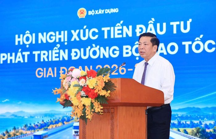 Bộ trưởng Bộ Xây dựng Trần Hồng Minh phát biểu tại hội nghị.