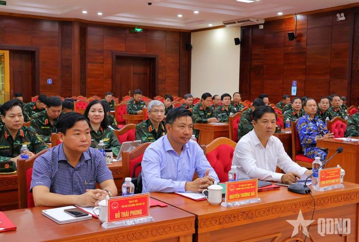 Lãnh đạo tỉnh Đắk Lắk tham dự buổi tọa đàm.