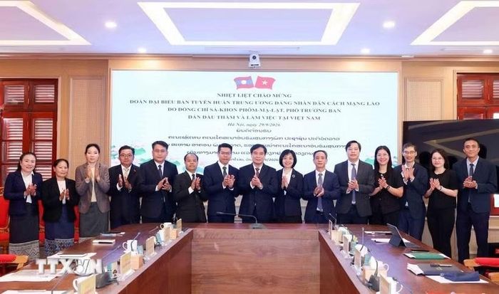 Các đại biểu tại buổi làm việc.