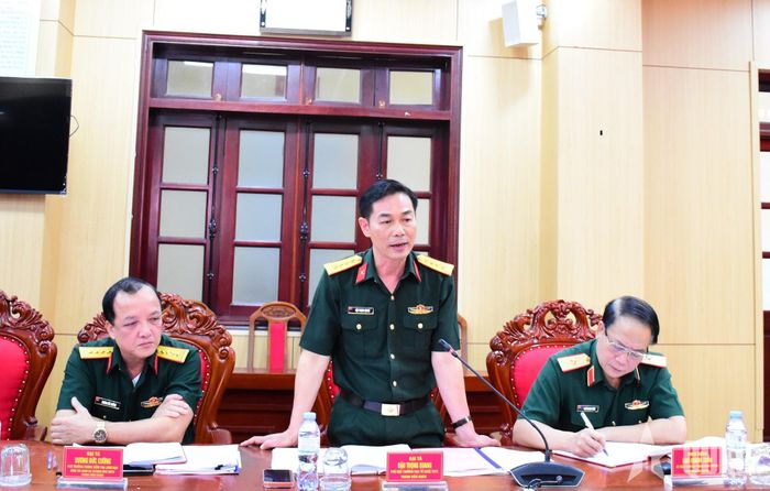 Đại biểu đoàn kiểm tra phát biểu.