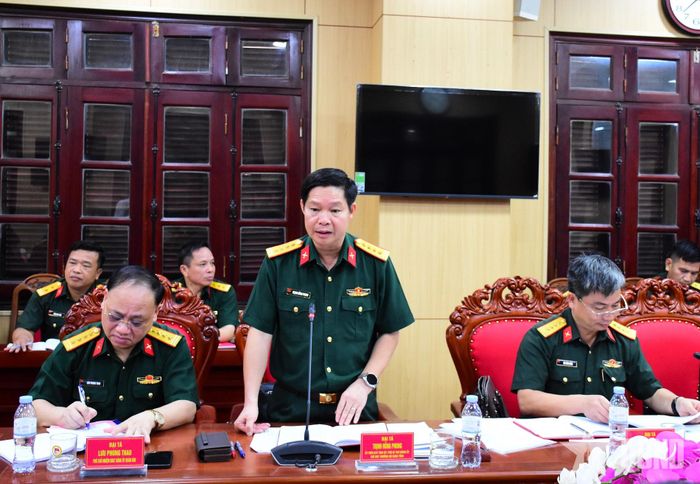 Lãnh đạo Bộ CHQS tỉnh Hưng Yên phát biểu.