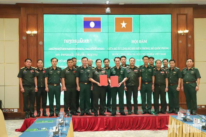 Các đại biểu chụp ảnh chung.