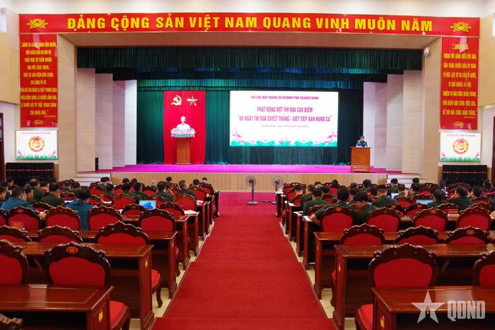 Quang cảnh buổi phát động thi đua.