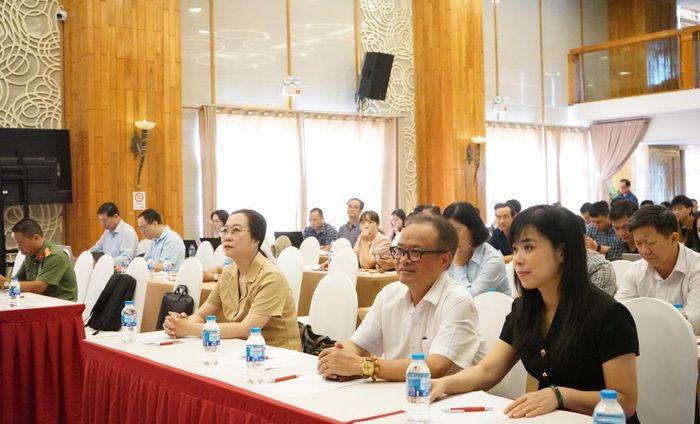 Các đại biểu và học viên tham dự hội nghị