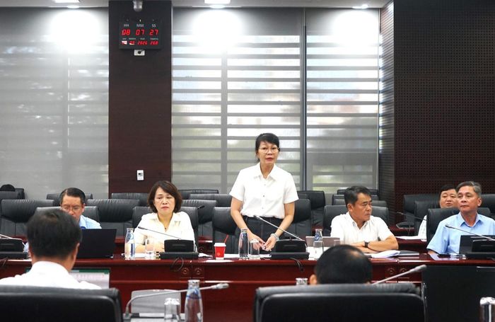 Lãnh đạo Sở Tài chính TP báo cáo tại cuộc họp.