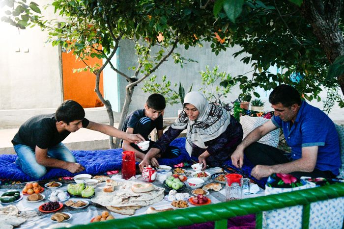 Bữa ăn truyền thống của một gia đình tại Thổ Nhĩ Kỳ (hình ảnh nằm trong chuỗi hoạt động truyền thông của Dự án hợp tác kỹ thuật “Không lãng phí - Không nạn đói” do FAO tổ chức). Ảnh: FAO