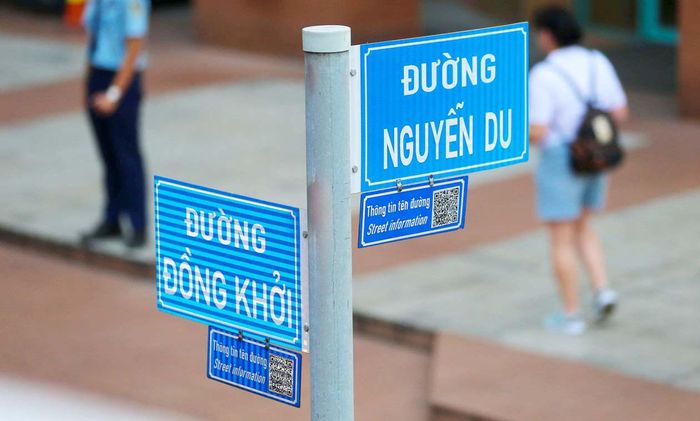 Mã QR cung cấp thông tin cho người dân và du khách về ý nghĩa tên gọi và các thông số cơ bản của tuyến đường. Ảnh: HOÀNG TRIỀU