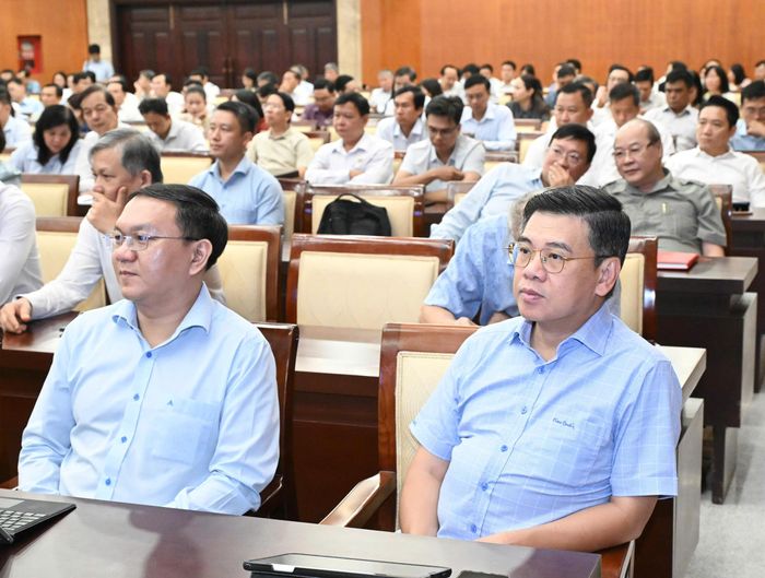  Đại biểu dự hội nghị tại điểm cầu Hội trường Thành ủy TPHCM. Ảnh: VIỆT DŨNG 