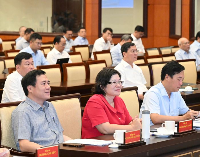  Đại biểu dự hội nghị quán triệt và triển khai thực hiện một số nghị quyết, chỉ thị của Bộ Chính trị, sáng 29-9. Ảnh: VIỆT DŨNG 