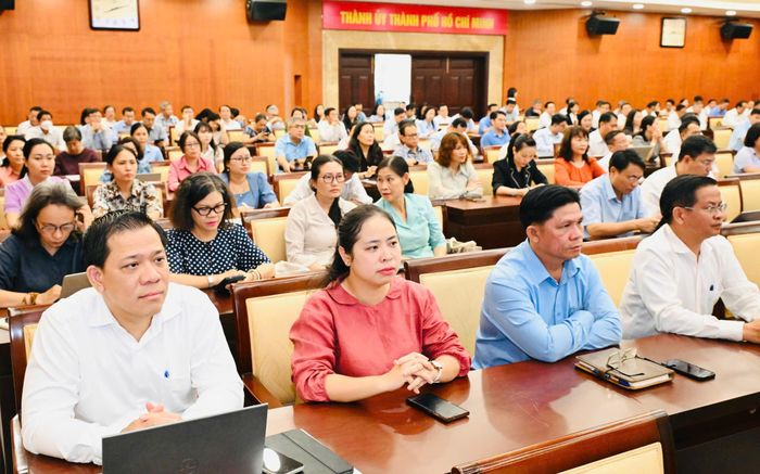 Đại biểu dự hội nghị quán triệt và triển khai thực hiện một số nghị quyết, chỉ thị của Bộ Chính trị, sáng 29-9. Ảnh: VIỆT DŨNG 