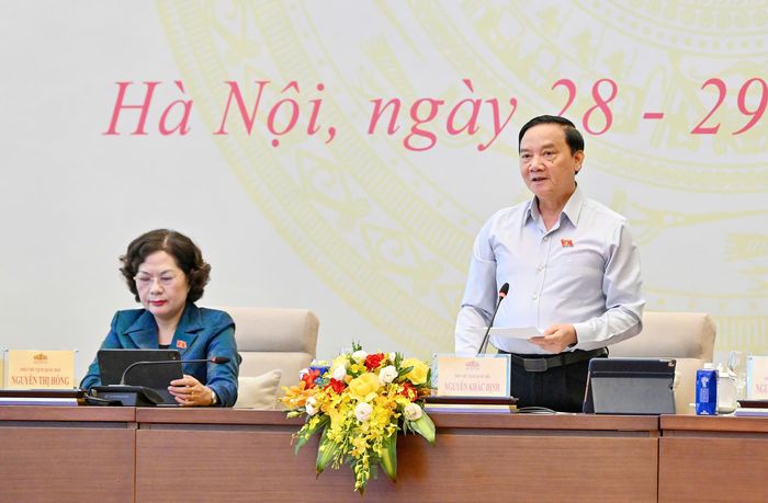  Phó Chủ tịch Quốc hội Nguyễn Khắc Định tổng kết nội dung thảo luận. Ảnh: VIẾT CHUNG 