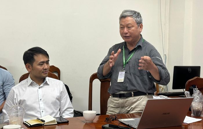  PGS.TS Lê Trung Chơn, Viện trưởng Viện Nghiên cứu phát triển bền vững, Trường Đại học Tài nguyên và Môi trường TPHCM, phát biểu tại hội thảo. Ảnh: THANH HIỀN 