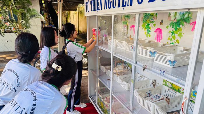  Bất kỳ học sinh hay phụ huynh nào khi có nhu cầu đều có thể chủ động đến cho, nhận, tùy theo điều kiện, nhu cầu 