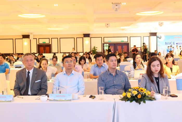 Đông đảo đại biểu tham dự hội nghị. Ảnh: LÊ XUÂN