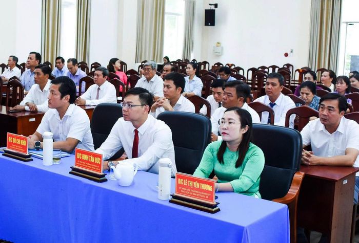  Các đại biểu tham dự hội nghị công bố quyết định thành lập chi, đảng bộ trực thuộc 