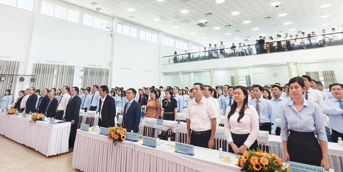Quang cảnh đại biểu dự lễ khai giảng năm học mới tại Trường Đại học Thủ Dầu Một