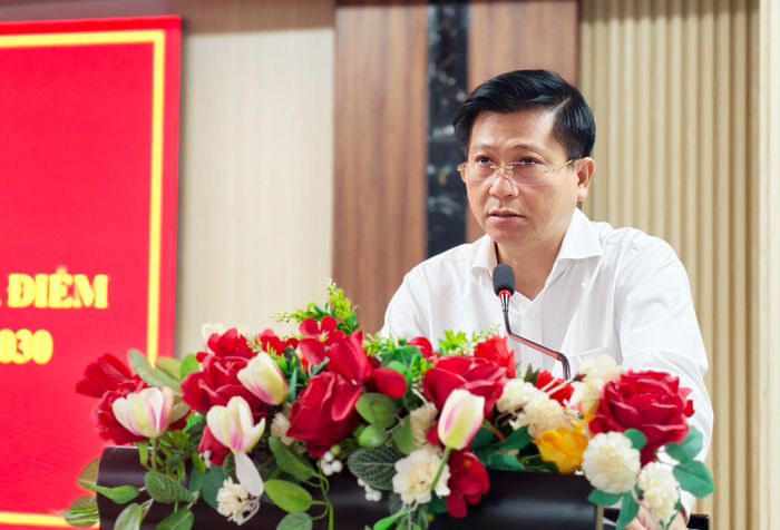  Đồng chí Trần Văn Tuấn phát biểu chỉ đạo tại hội nghị. Ảnh: NGUYỄN TÂN 