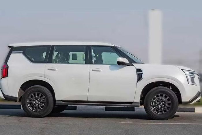 Dù vậy, phía VAD - đơn vị phân phối Nissan tại Việt Nam - hiện chưa lên tiếng xác nhận Patrol sắp về nước. Đây cũng không phải lần đầu Patrol được cho là sắp bán trong nước. Khoảng hai năm trước, một số đại lý từng nhận đặt cọc mẫu xe này nhưng kế hoạch ra mắt chính thức vẫn chưa diễn ra.