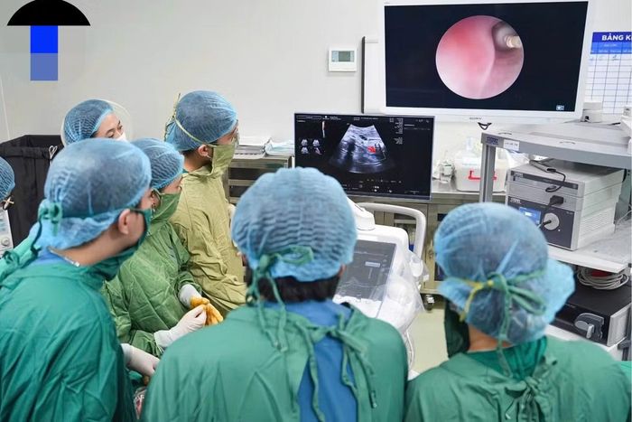 Hình ảnh can thiệp đặt bóng qua màn hình - Ảnh BVCC