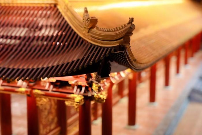 Một góc mái chính của điện Kính Thiên được tái hiện trên mô hình.