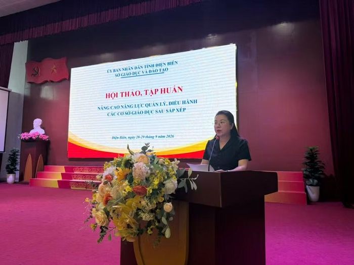 Bà Hoàng Tuyết Ban - Giám đốc Sở GD&ĐT tỉnh Điện Biên phát biểu chỉ đạo.