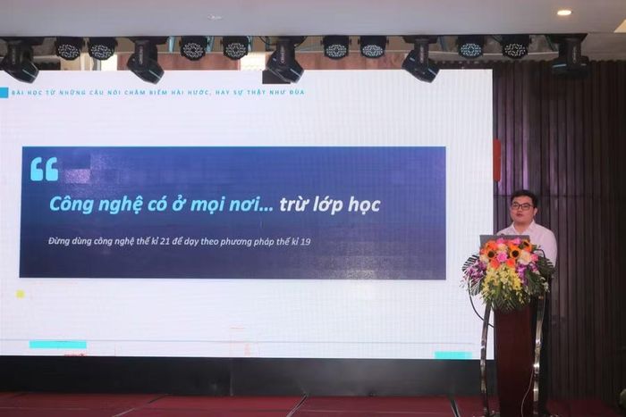 Chuyên gia báo cáo thực trạng sử dụng AI của cán bộ phụ trách giáo dục tại xã, phường.