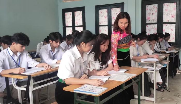 Giờ học môn Ngữ văn ở Trường THPT Quan Sơn.