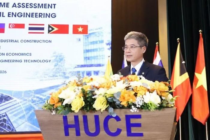 PGS.TS Hoàng Tùng - Hiệu trưởng Trường Đại học Xây dựng Hà Nội phát biểu tại chương trình.