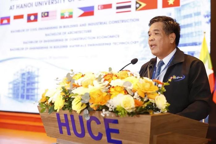 GS.TS Arnulfo P. Azcarraga - Trưởng đoàn đánh giá AUN-QA phát biểu tại chương trình.