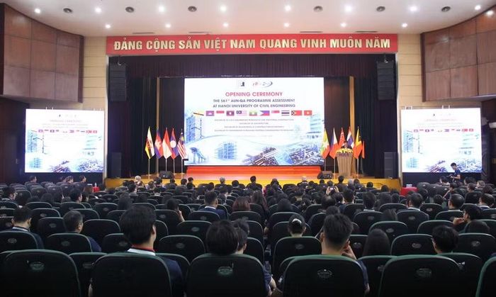 Toàn cảnh khai mạc Chương trình đánh giá AUN-QA (ASEAN University Network – Quality Assurance) lần thứ 561.