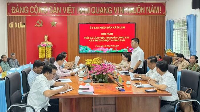 Quang cảnh buổi làm việc.