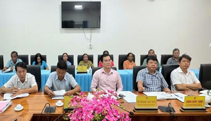Đại biểu tham dự buổi làm việc.