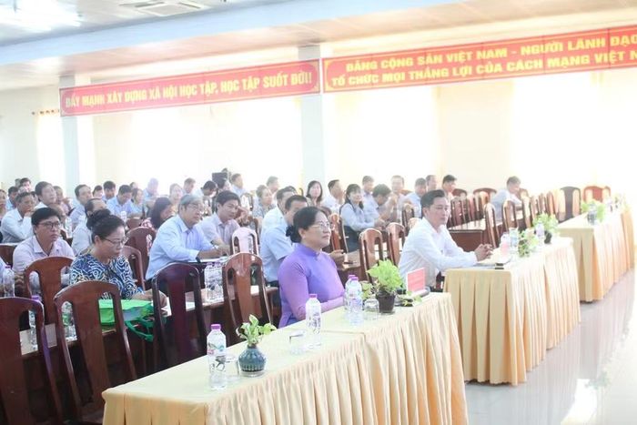 Đại biểu dự Hội nghị.