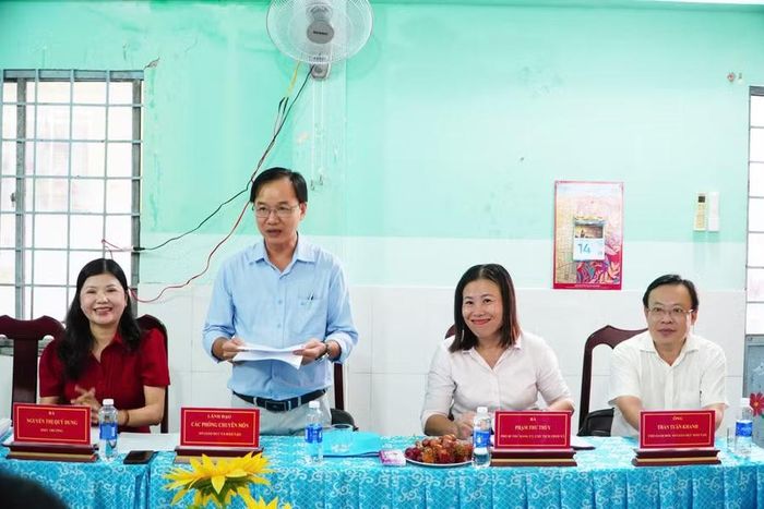 Các đại biểu tại buổi làm việc.