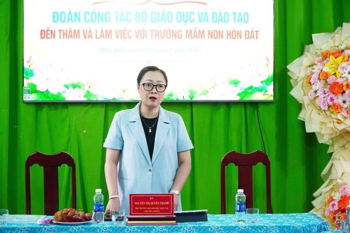 Thứ trưởng Nguyễn Thị Quyên Thanh phát biểu tại buổi làm việc.