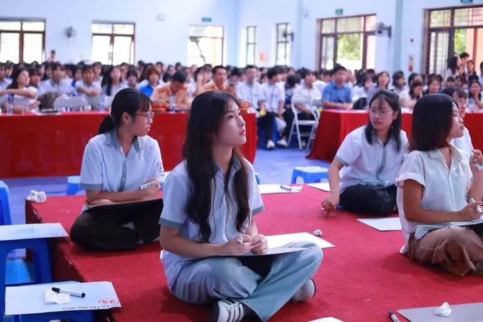 Học sinh Trường THPT Mai Sơn tham gia cuộc thi rung chuông vàng do nhà trường tổ chức.