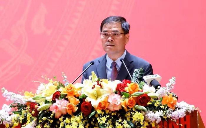 Ông Bùi Văn Khắng, Chủ tịch UBND Thành phố Quảng Ninh phát biểu tại hội nghị.