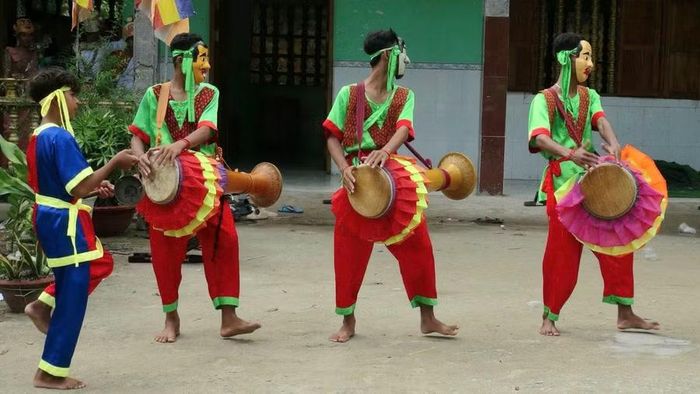 Biểu diễn múa trống Chhay - dăm.