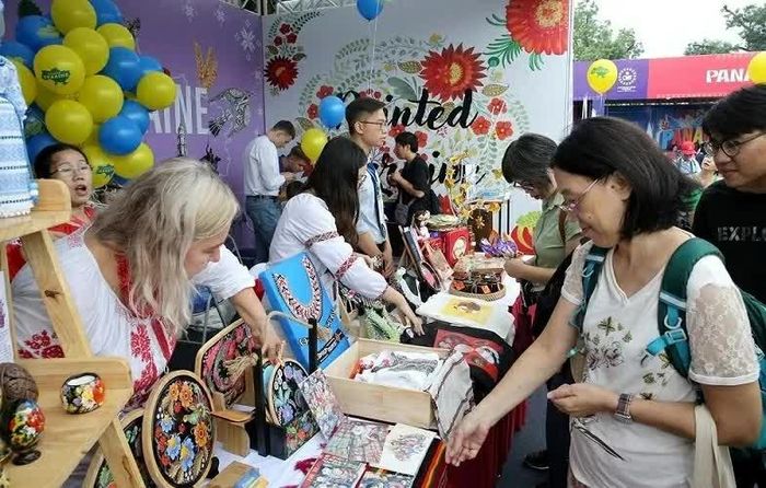 Gian hàng văn hóa tại Lễ hội Văn hóa thế giới tại Hà Nội lần thứ nhất. (Ảnh: Hà Anh)
