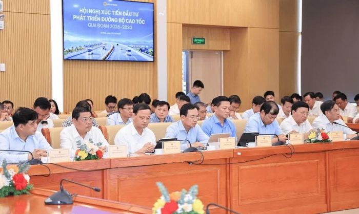 Hội nghị là diễn đàn để cơ quan quản lý, địa phương, nhà đầu tư, doanh nghiệp và các tổ chức liên quan trao đổi, làm rõ khó khăn, vướng mắc, thúc đẩy huy động nguồn lực phát triển đường bộ cao tốc. (Nguồn: Bộ Xây dựng)