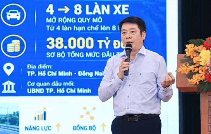 Các đại biểu trao đổi, thảo luận về định hướng phát triển và giải pháp huy động nguồn lực đầu tư đường bộ cao tốc. (Nguồn: Bộ Xây dựng)