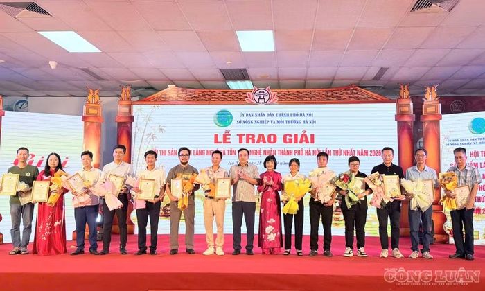 Các tác giả đoạt giải Nhì cuộc thi