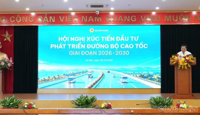 Bộ trưởng Bộ Xây dựng Trần Hồng Minh phát biểu.