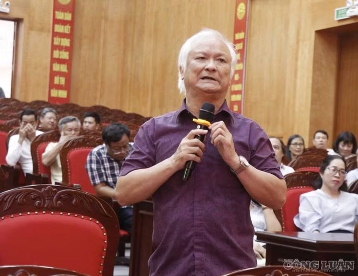 GS.TS Lê Hồng Lý, Chủ tịch Hội Văn nghệ dân gian Việt Nam, phát biểu tại hội thảo
