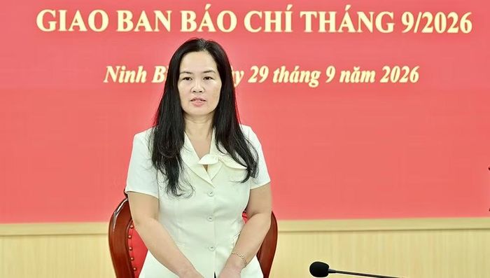 Phó Trưởng Ban Tuyên giáo Tỉnh ủy Nguyễn Thị Kim Phượng phát biểu tại hội nghị. Ảnh: Báo Ninh Bình.