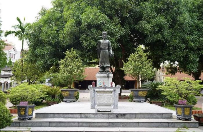 Tượng danh nhân Tô Hiến Thành tại đền Văn Hiến, xã Ô Diên, Hà Nội. Ảnh: M.H