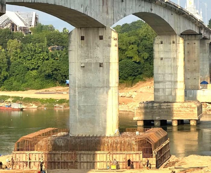 Đến ngày 28/9, công trình sửa chữa, khắc phục cầu Sông Lô vẫn còn nhiều hạng mục đang thi công.