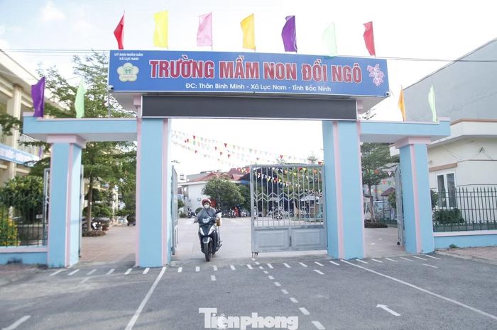 Hiệu trưởng Trường Mầm non Đồi Ngô (phường Lục Nam) yêu cầu trả lại tiền quỹ trang trí và quỹ phụ huynh. Ảnh: Nguyễn Thắng.