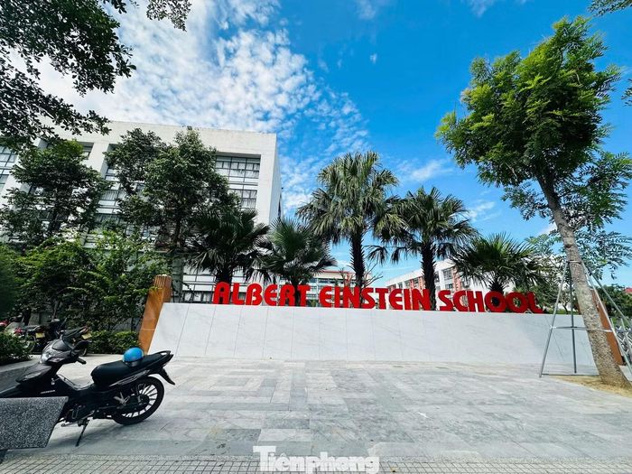 Trường Tiểu học, THCS & THPT Albert Einstein