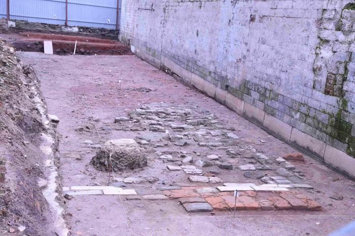 Cận hình ảnh các vị trí khai quật.